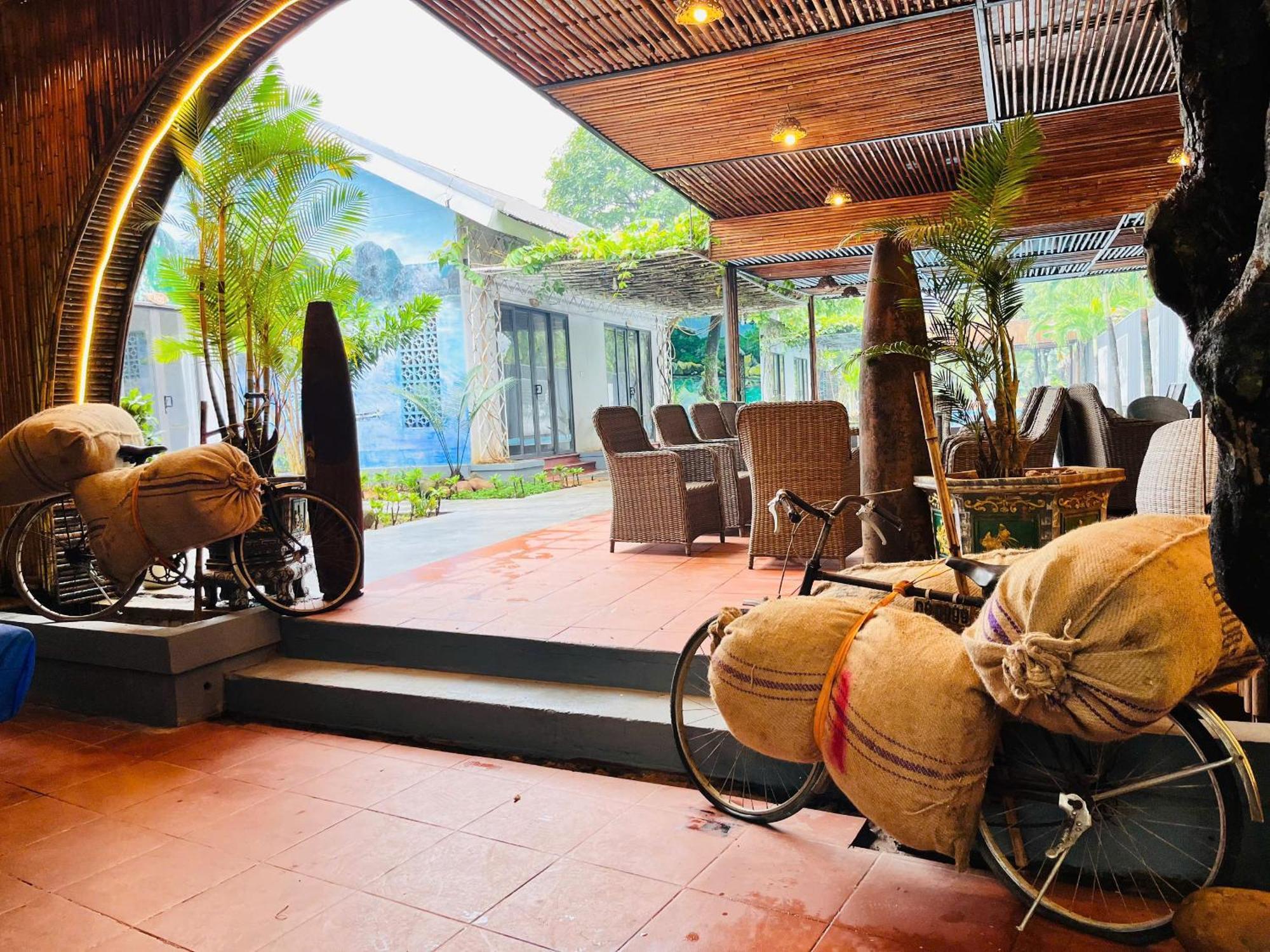 Commander Lodge Phong Nha Esterno foto